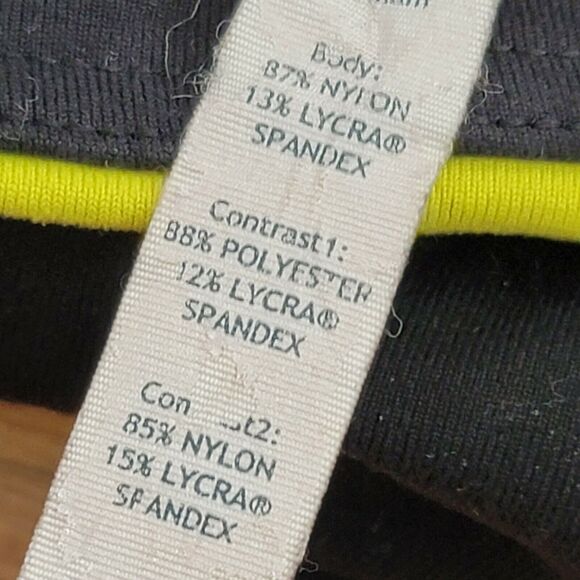 CLEARANCE!!! 💥 Lululemon Size 6 Black Slit Back Flared Yoga Capri Pants - Picture 8 of 11